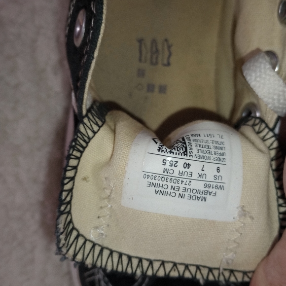 Size 9 unisex converse - Picture 6 of 6